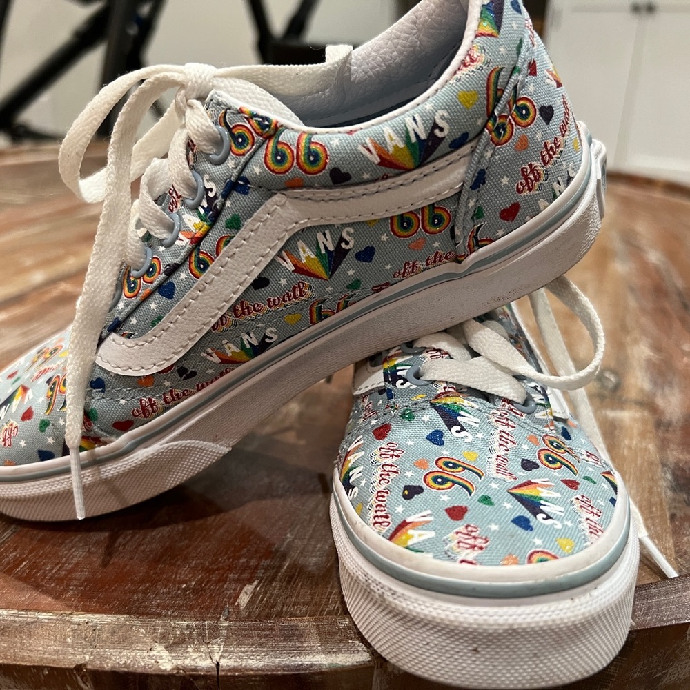Lace up 🌈 Vans